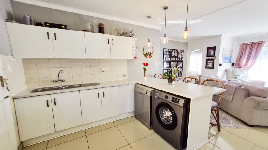 2 Bedroom Property for Sale in Langenhovenpark Free State